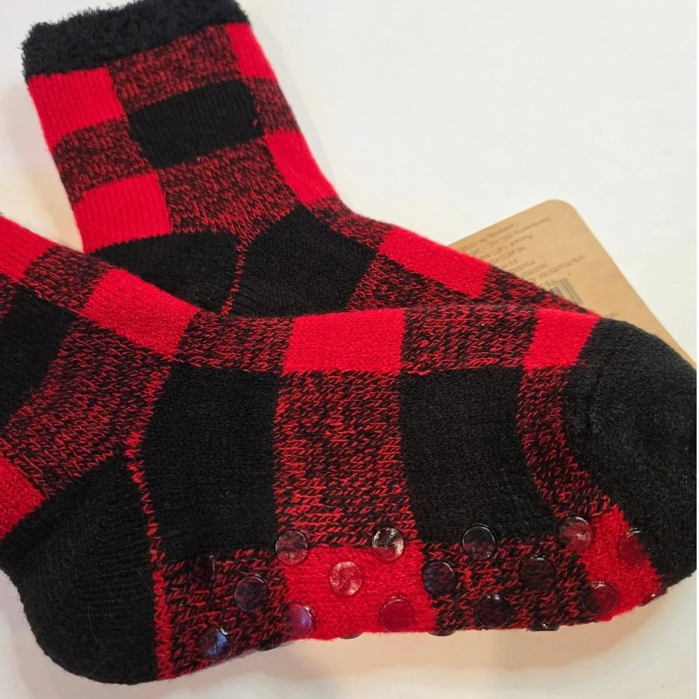 Northeast Outfitters Youth Cozy Cabin Buffalo‎ Plaid Crew Socks Grippers